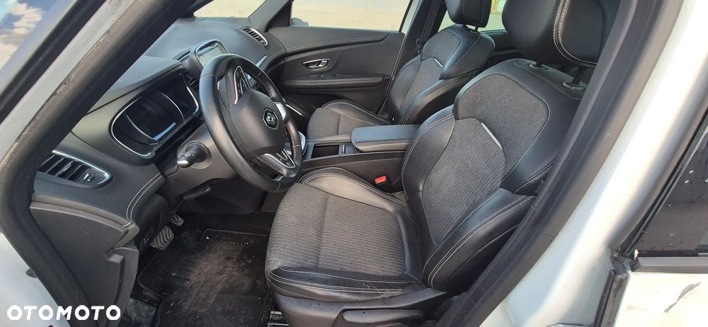 Renault Grand Scenic - 24