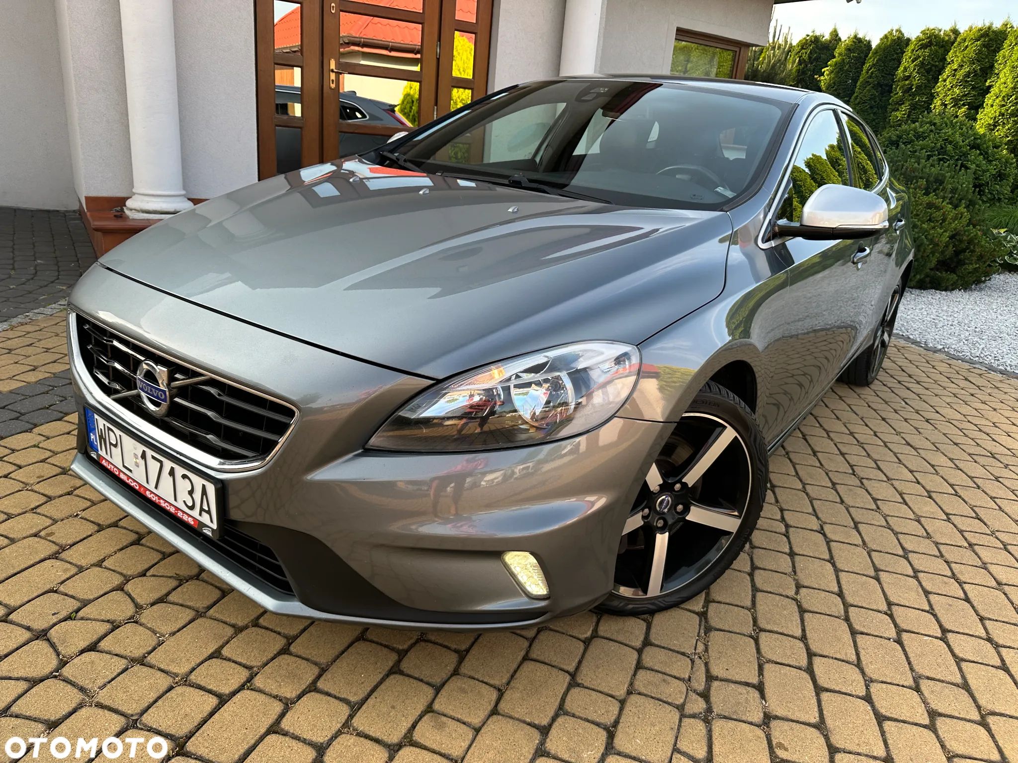 Volvo V40 D4 Drive-E R-Design Summum - 1