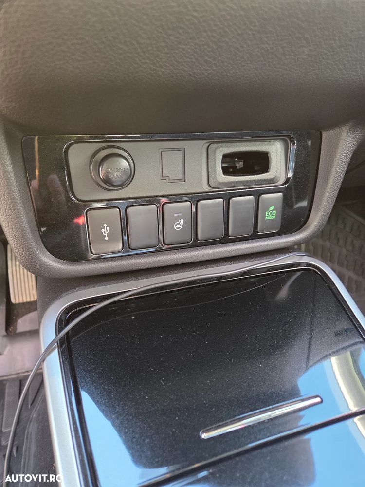 Mitsubishi Outlander - 3