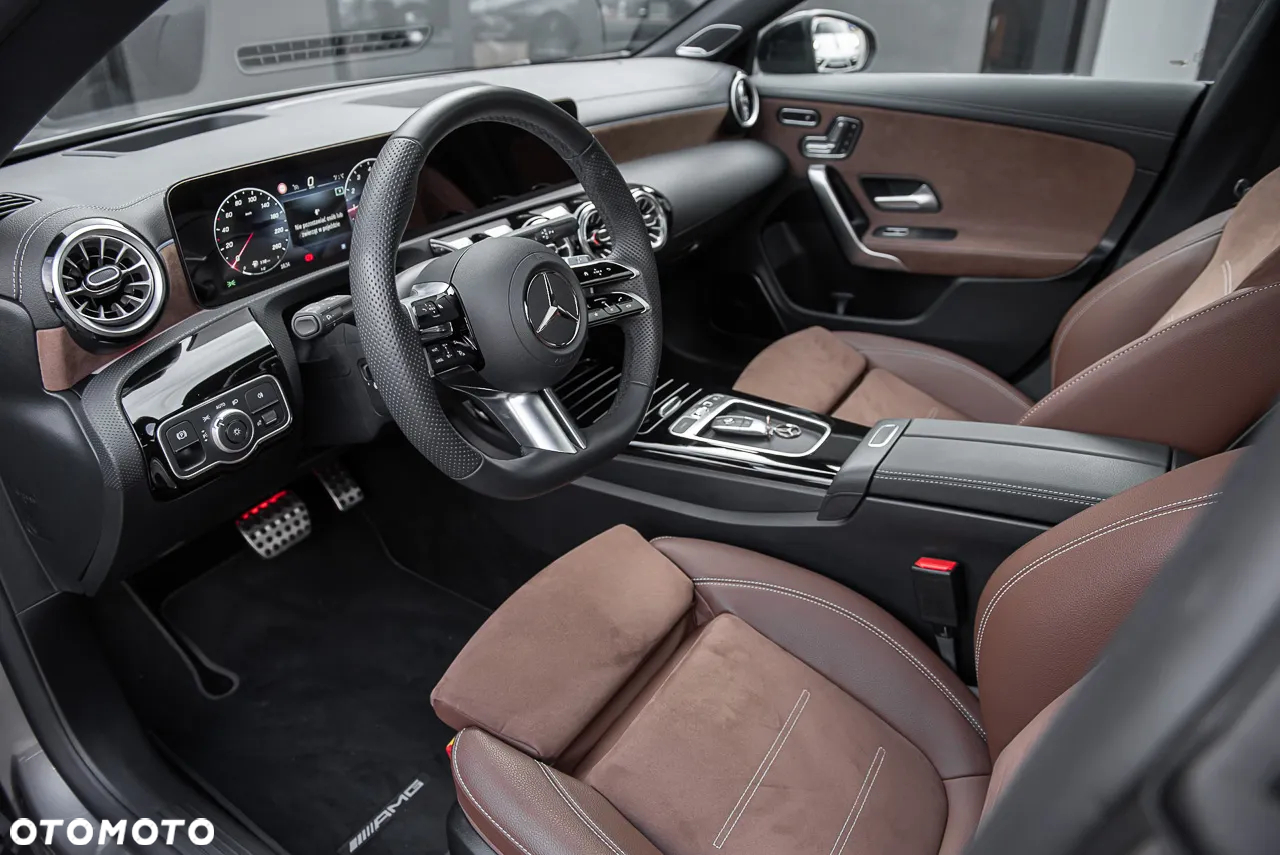 Mercedes-Benz CLA 220 4-Matic AMG Line 7G-DCT - 15