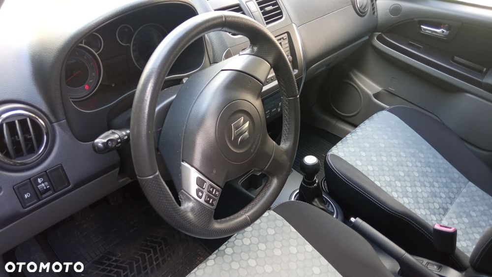 Suzuki SX4 Classic 1.6 VVT 4x2 Comfort - 14