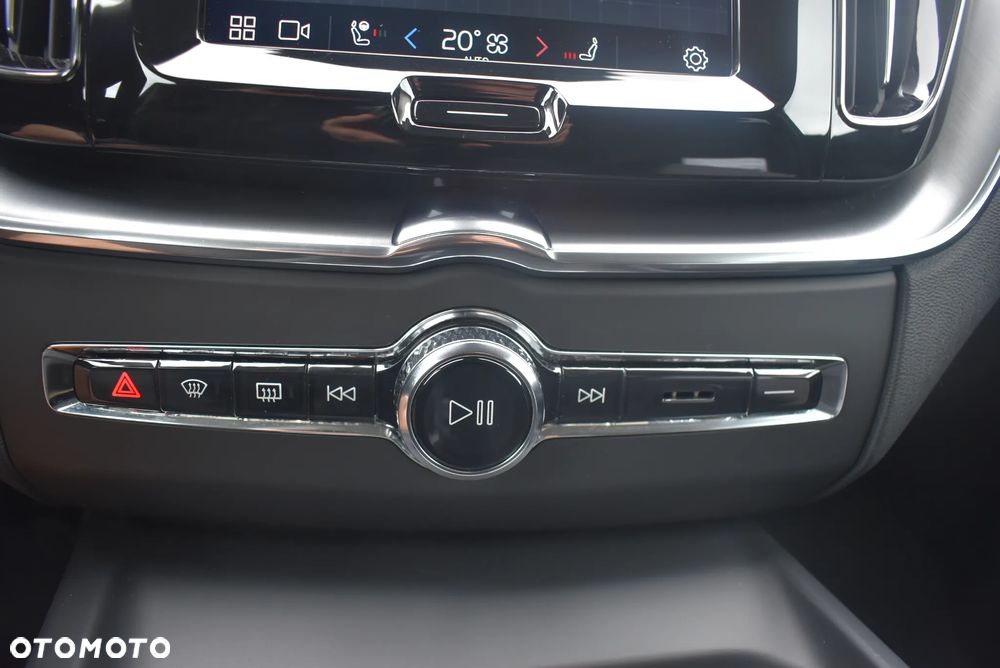 Volvo XC 60 B4 B Momentum Pro - 25
