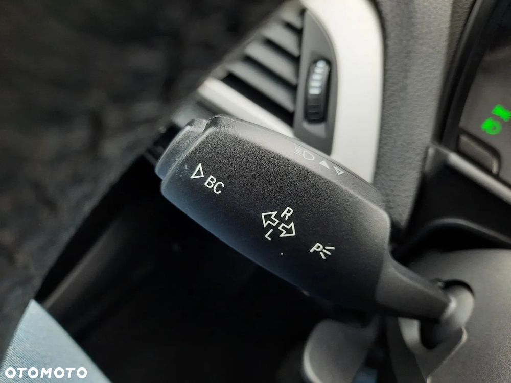 BMW Seria 1 118i - 25