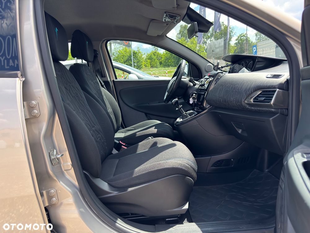 Lancia Ypsilon 1.2 8V Elefantino S&S - 22