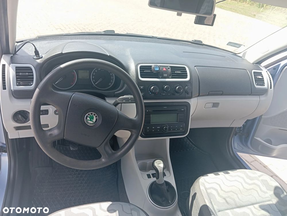 Skoda Roomster 1.6 16V Scout PLUS EDITION - 9