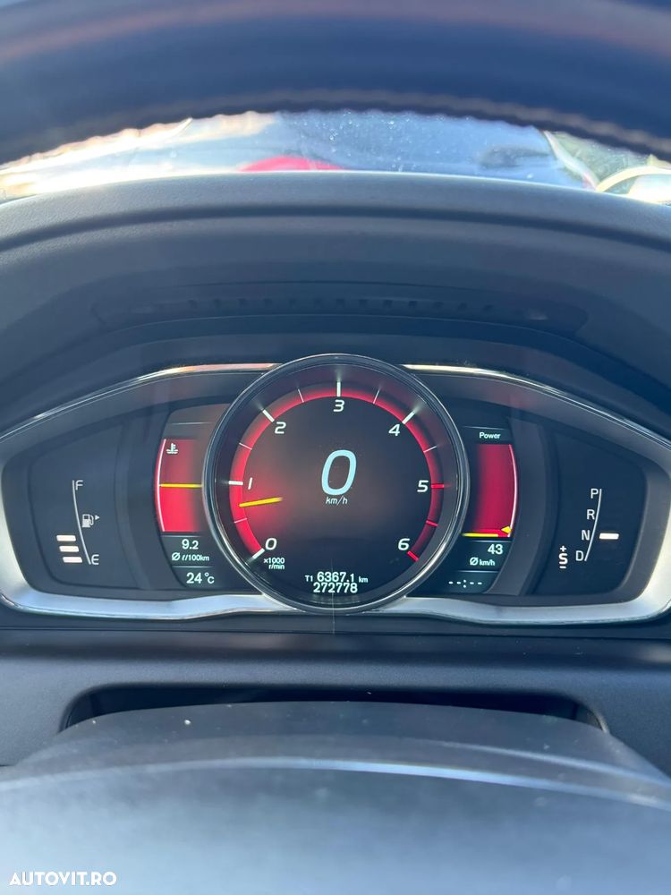 Volvo XC 60 D5AWD R-Design - 3