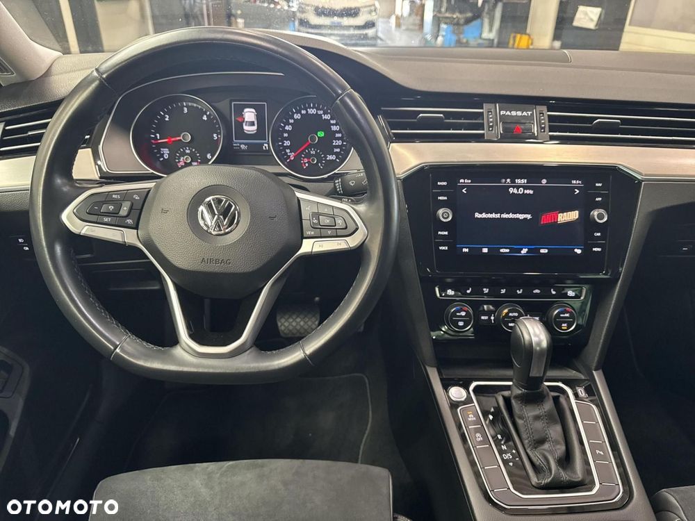 Volkswagen Passat - 13