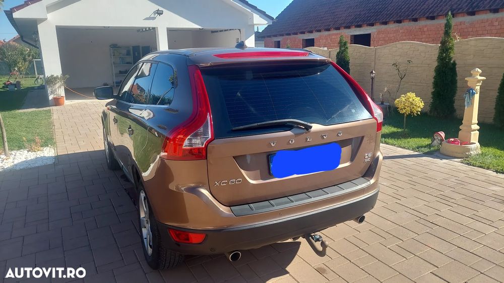 Volvo XC 60 D5 AWD Momentum - 2