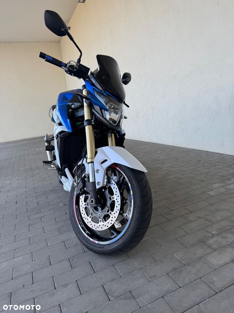 Suzuki GSR - 7