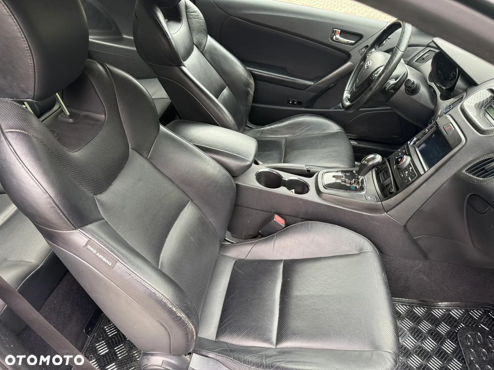Hyundai Genesis Coupe - 12