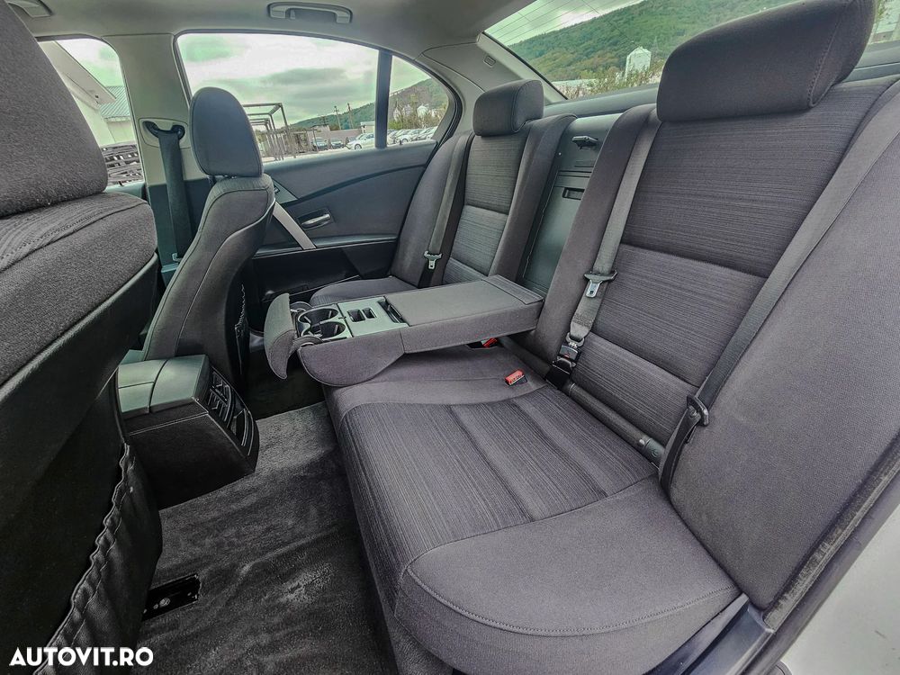 BMW Seria 5 525d - 12