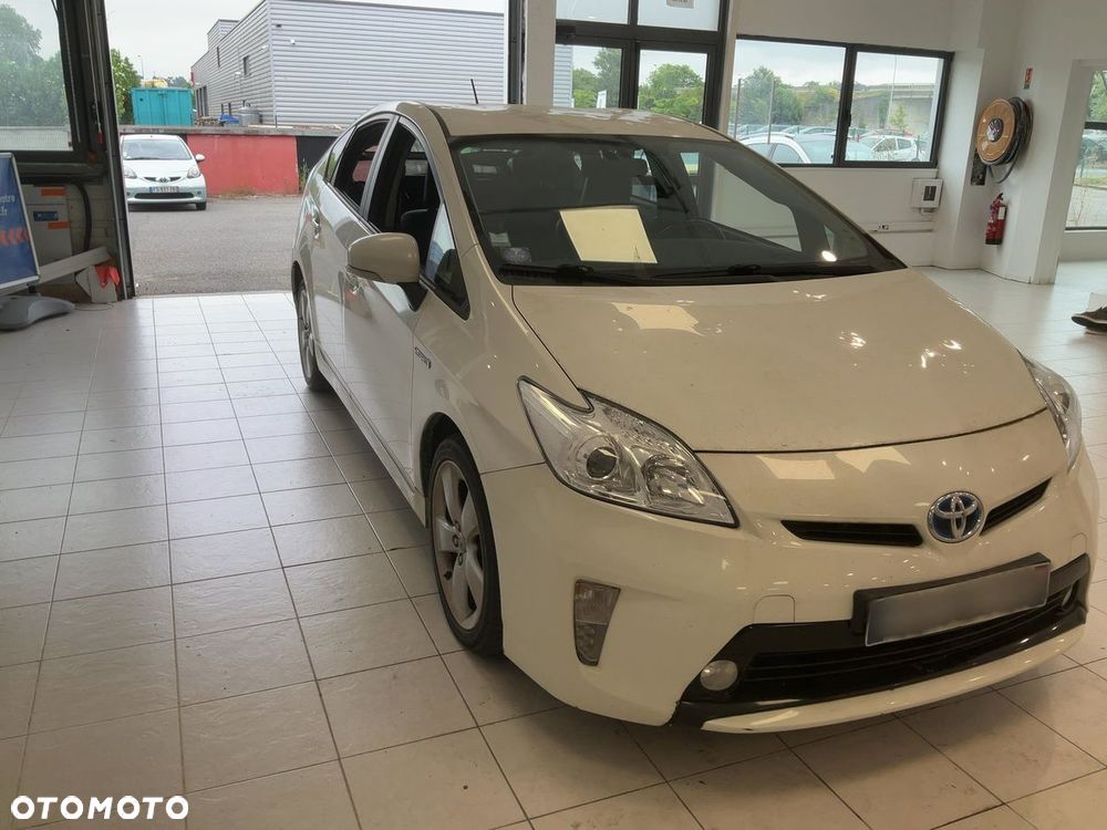 Toyota Prius (Hybrid) Executive - 2