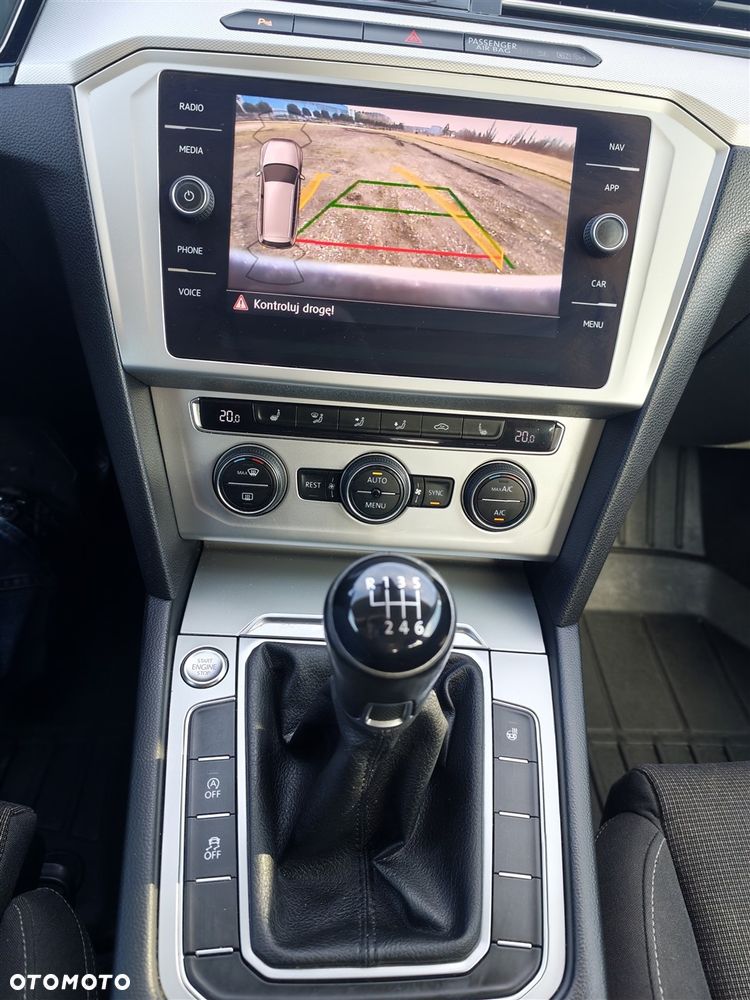 Volkswagen Passat - 21