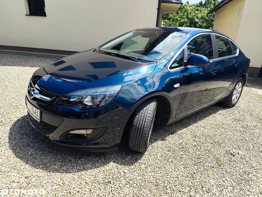 Opel Astra 1.4 T Executive EU6 - 1