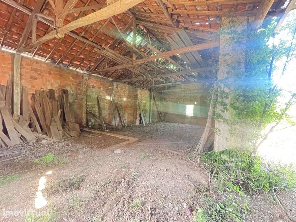 Prédio com habitação e comercio e armazém - Anadia - Grande imagem: 2/10