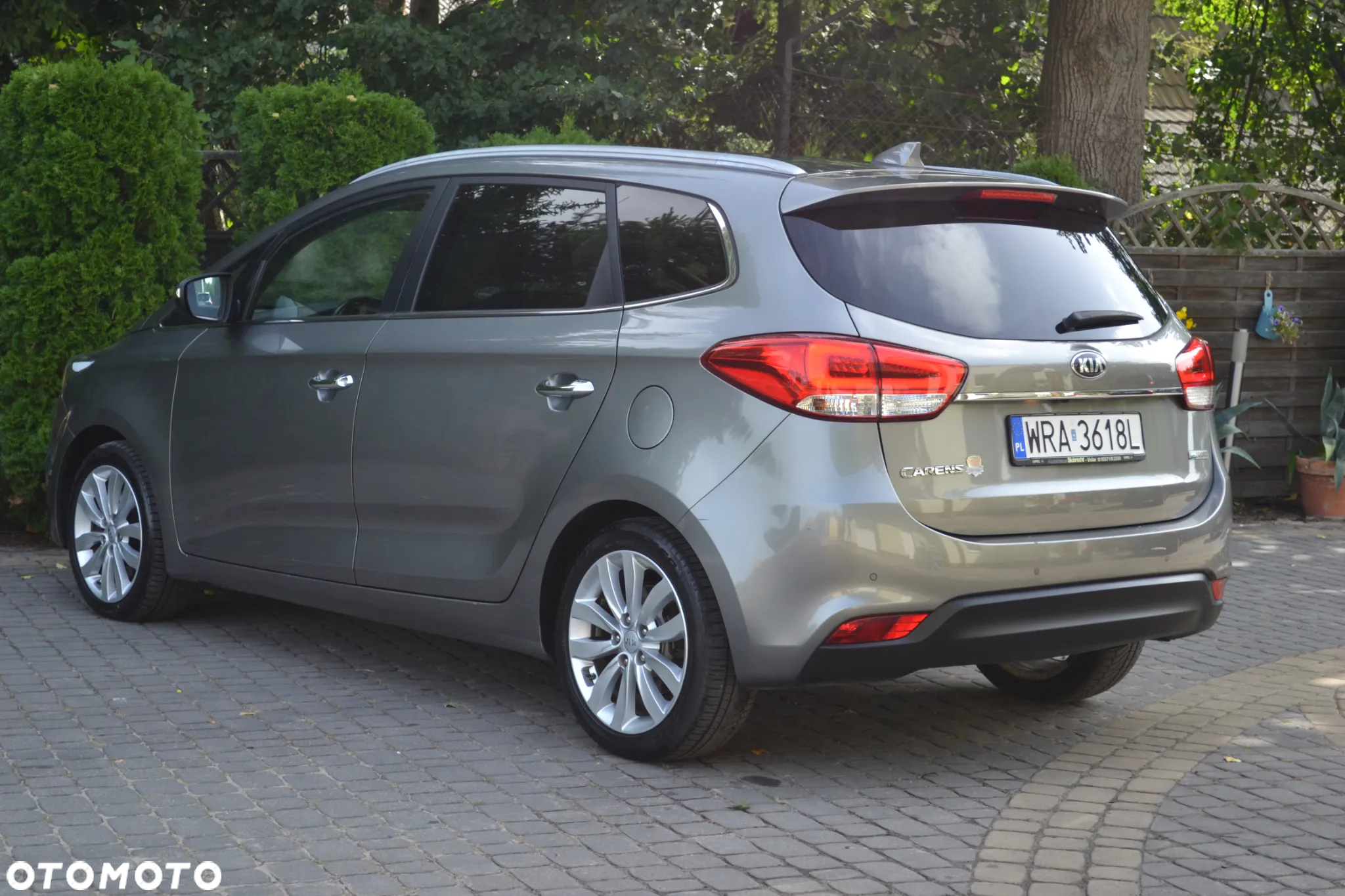 Kia Carens 1.7 CRDi Business Line 7os 7DCT - 12