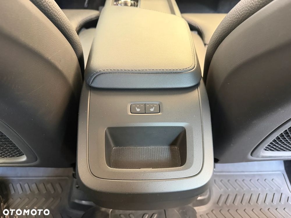 Volvo XC 60 B4 B Plus Dark - 9