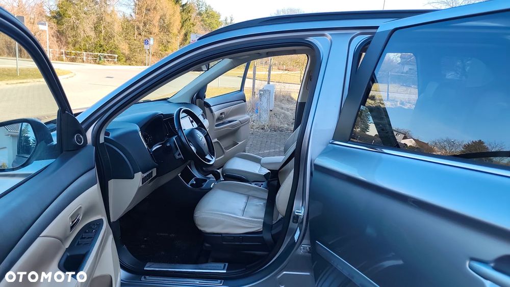 Mitsubishi Outlander 2.2 DI-D 4WD Automatik Diamant Edition+ - 7