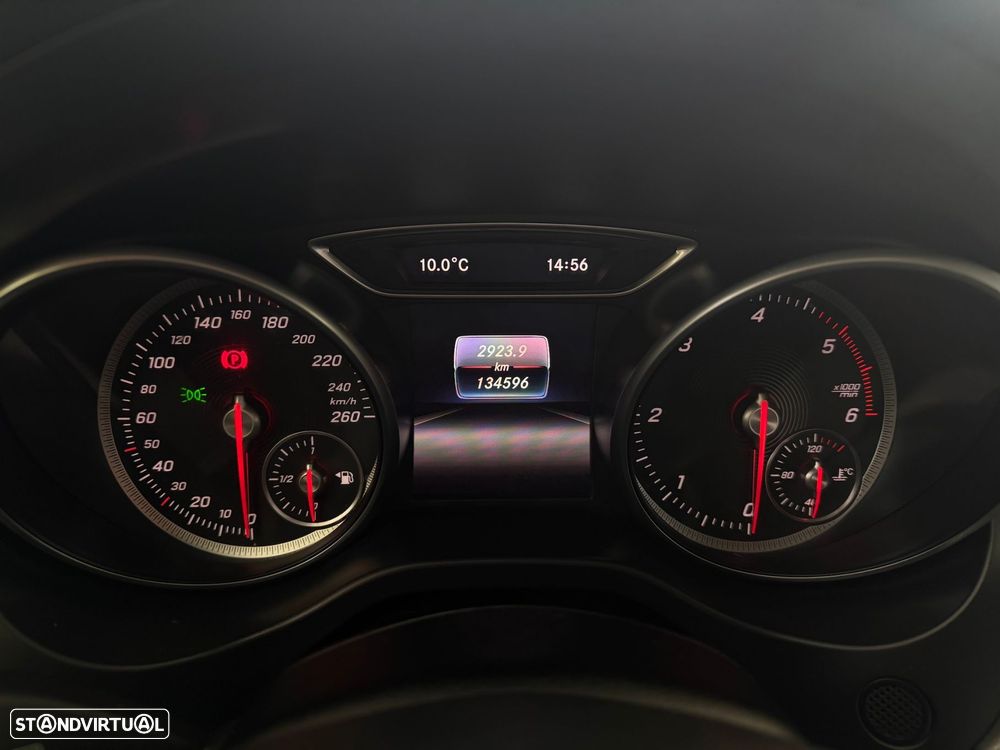 Mercedes-Benz CLA 180 d Shooting Brake Urban - 13