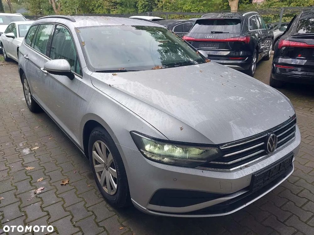 Volkswagen Passat - 1
