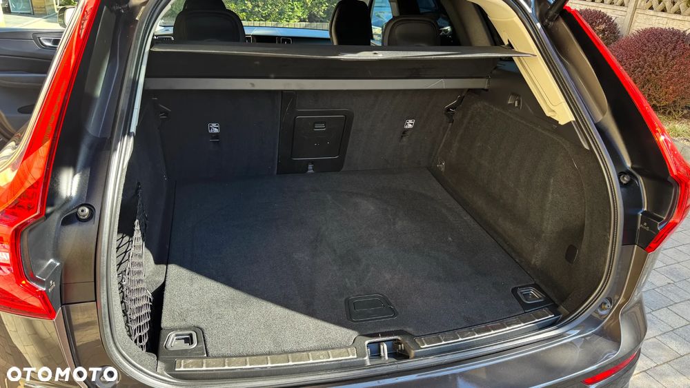 Volvo XC 60 B4 D Geartronic Momentum Pro - 35