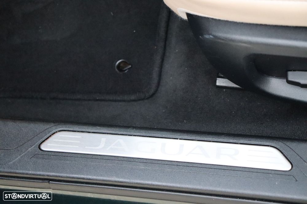 Jaguar XE 2.0 D Prestige Aut. - 23