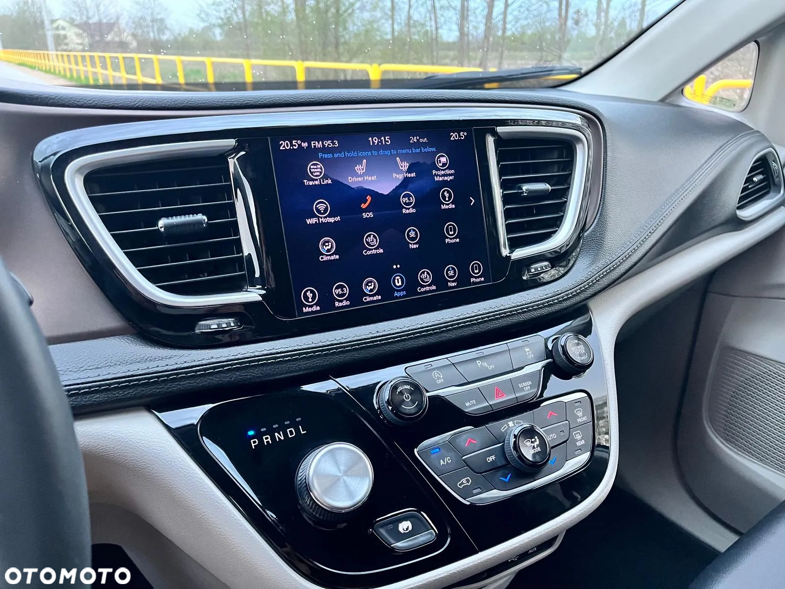 Chrysler Pacifica - 35