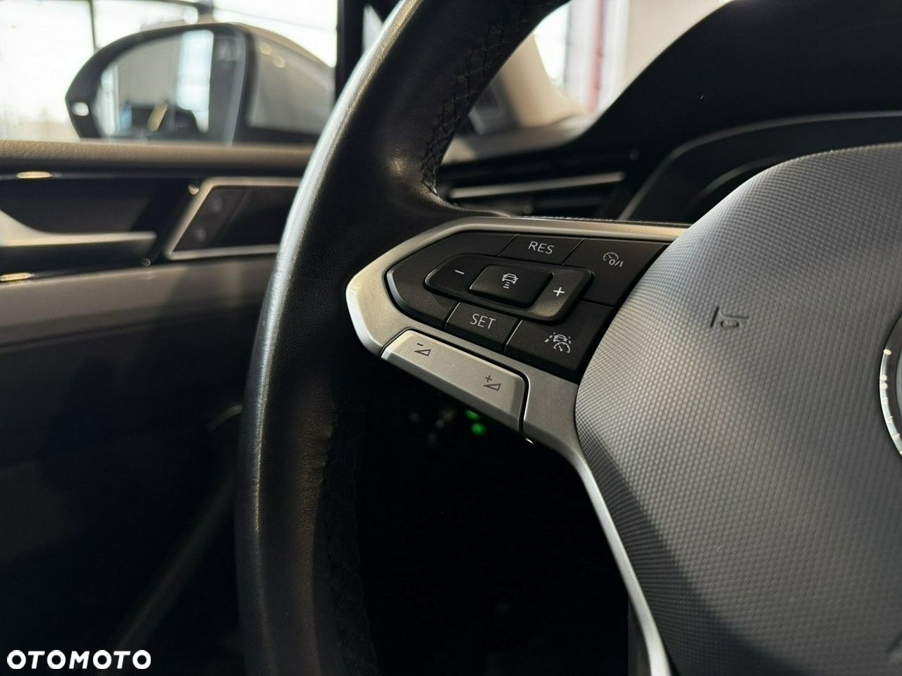 Volkswagen Passat - 12