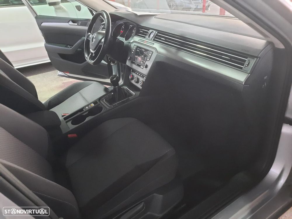 VW Passat 1.6 TDI BlueMotion - 29