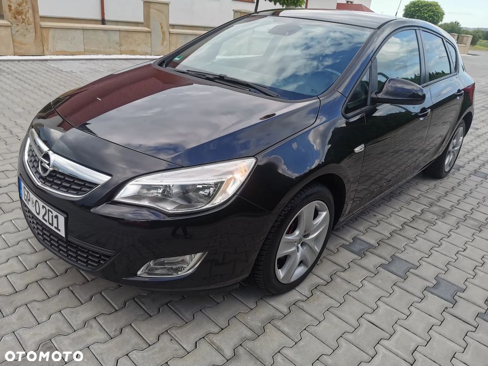 Opel Astra 2011 photo 3