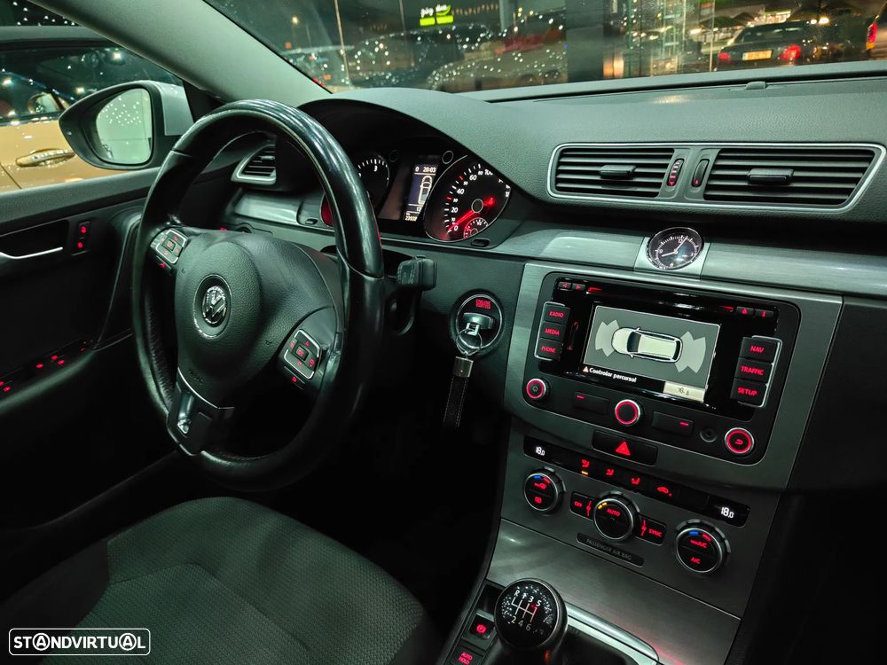 VW Passat Variant 1.6 TDI Confortline Navig - 19