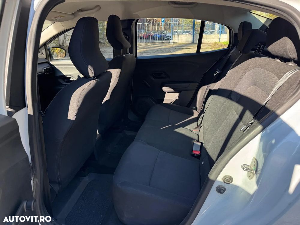 Dacia Logan TCe 90 Essential - 8