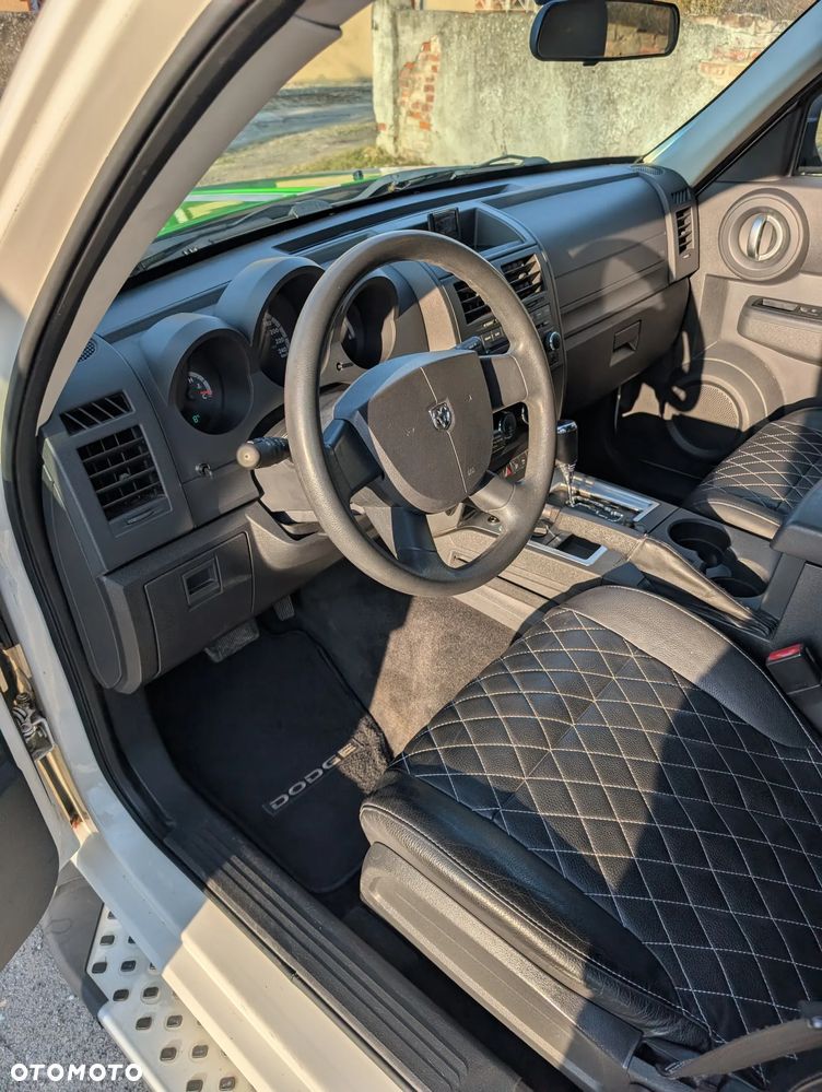 Dodge Nitro - 9