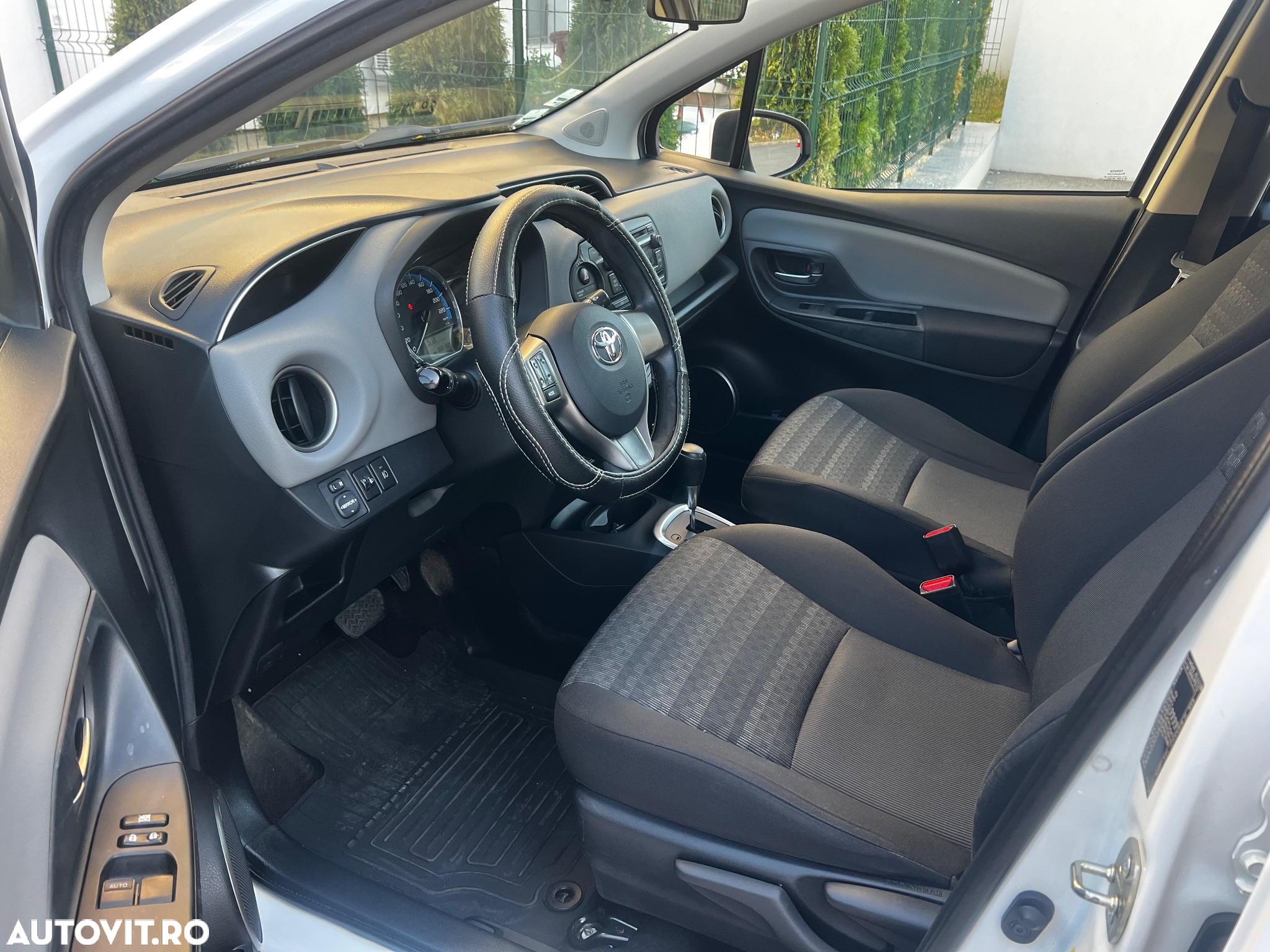 Toyota Yaris 1.5 VVT-i HSD Sol - 6