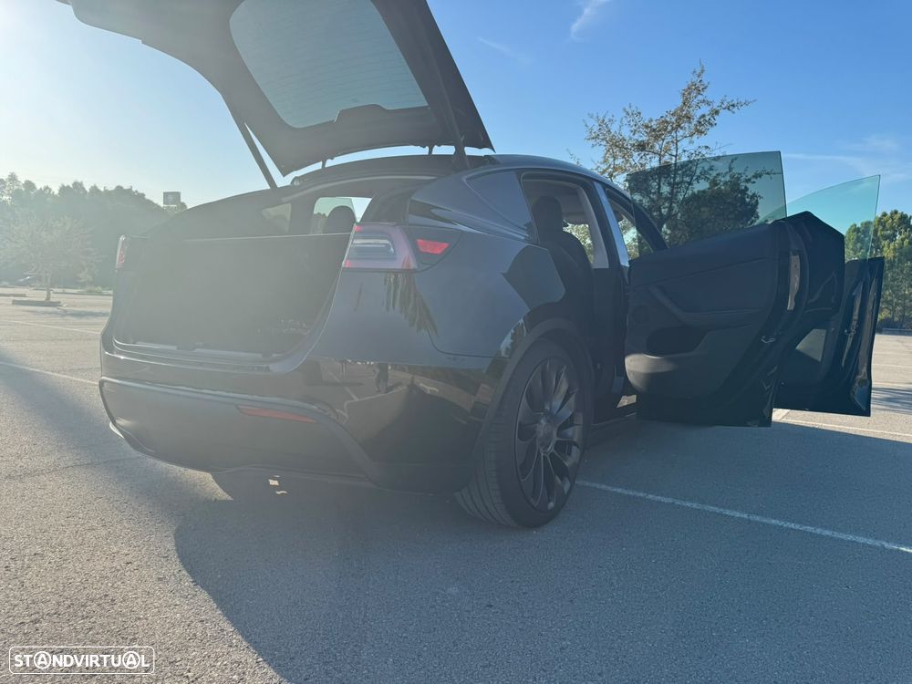 Tesla Model Y Performance Dual Motor AWD - 30