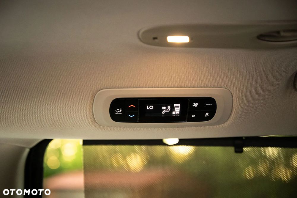 Chrysler Pacifica - 26