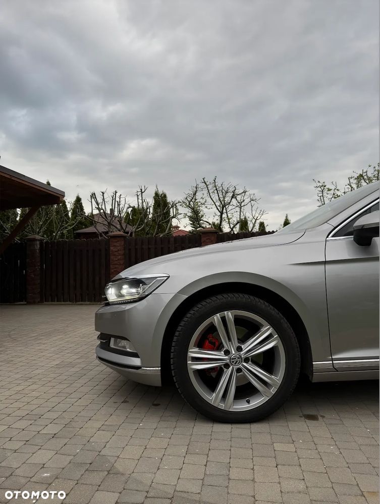 Volkswagen Passat - 1