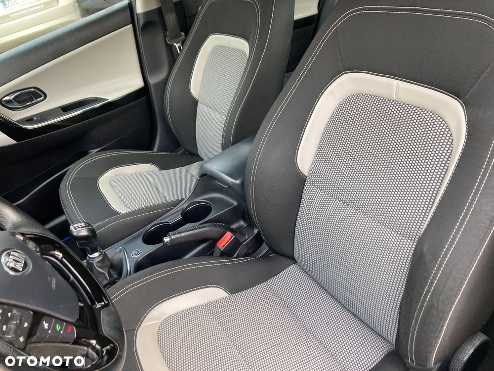 Kia Ceed 1.6 GDI ISG Platinum Edition - 9