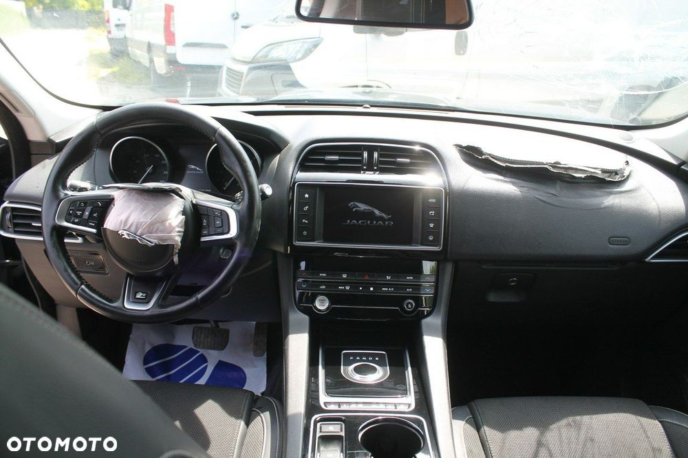 Jaguar F-Pace - 11