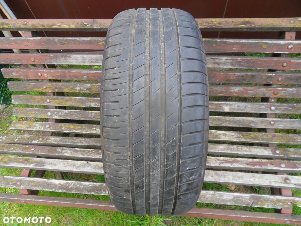 Opona Goodyear Efficient Grip Performance 215/55 R16 2017 5,5mm - 1