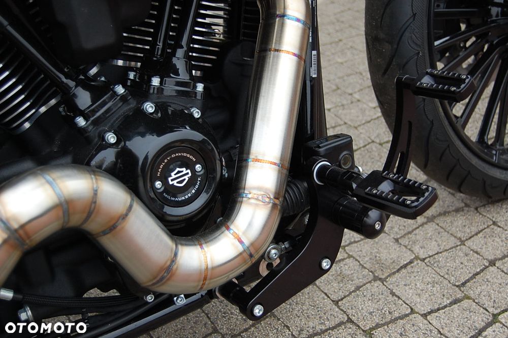 Harley-Davidson Softail Breakout - 11