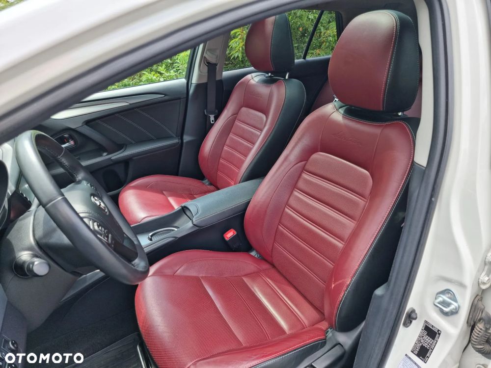 Toyota Avensis 1.8 Selection MS - 11