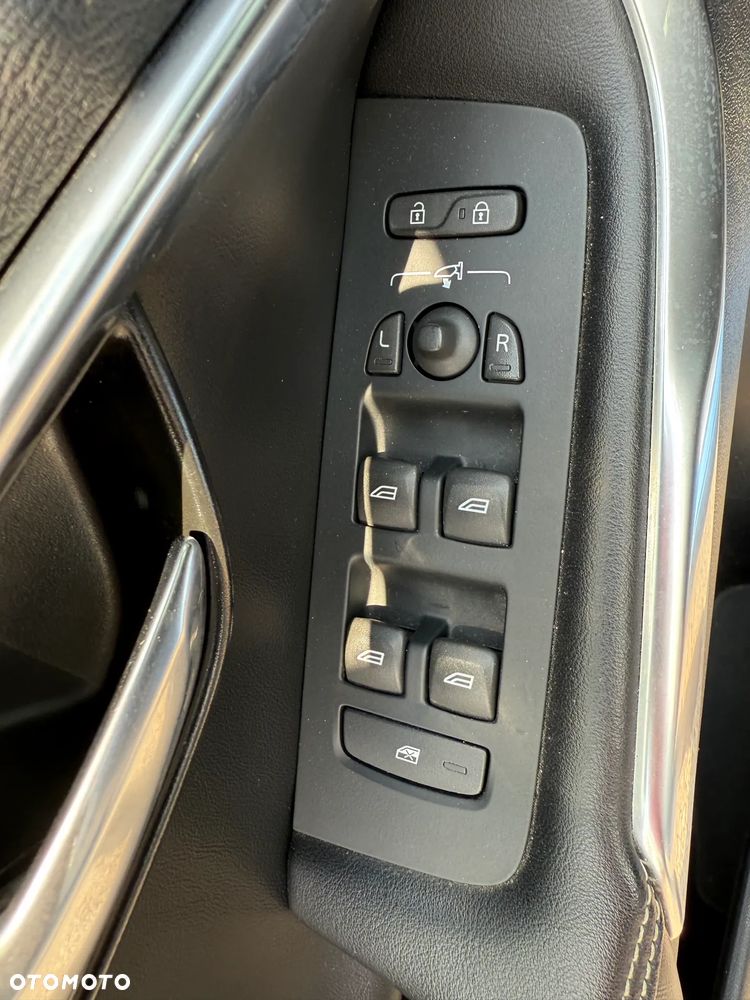 Volvo V40 D2 Drive-E R-Design Momentum - 11