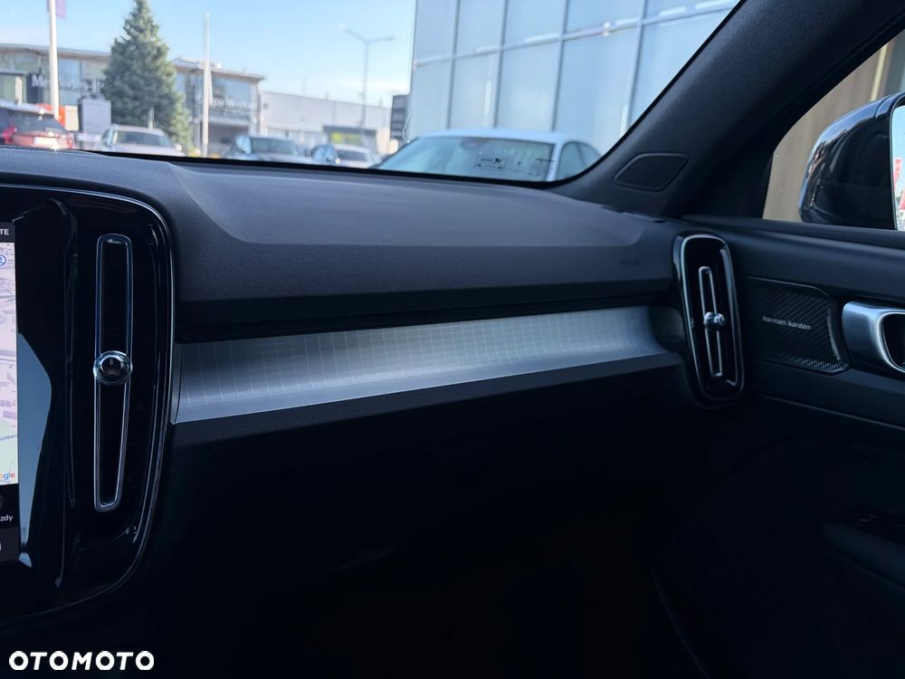 Volvo XC 40 B3 Plus Dark - 18
