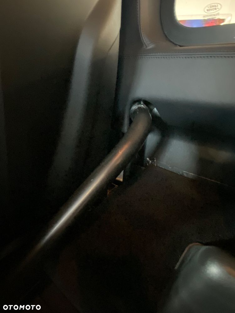 Land Rover Defender - 34