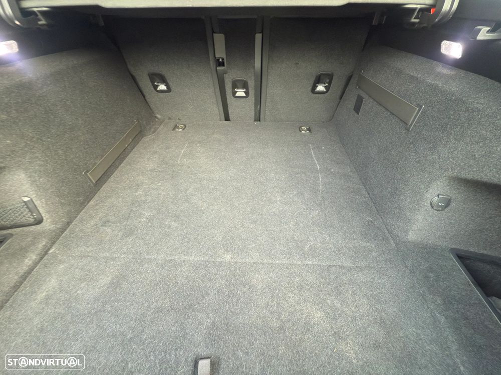 Porsche Taycan Cross Turismo 4 - 18