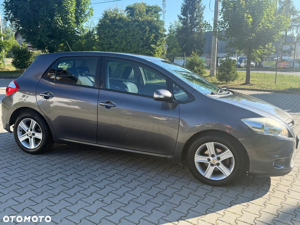 Toyota Auris 1.4 D-4D Luna - 2