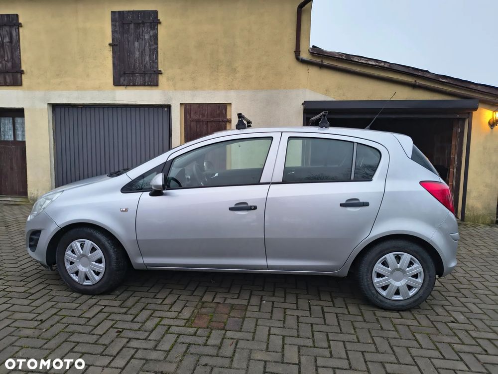 Opel Corsa 1.2 16V Essentia - 1