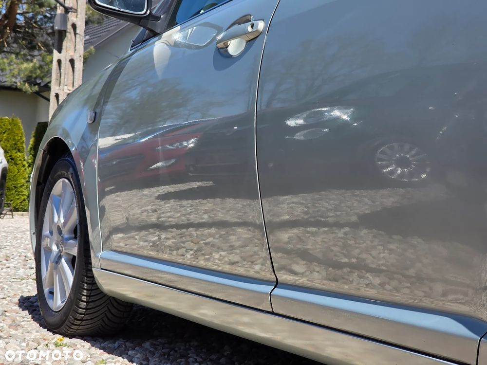 Toyota Avensis 2.0 VVT-i Sol - 16