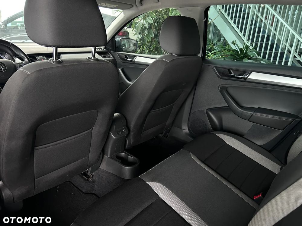 Skoda RAPID 1.0 TSI Style - 12